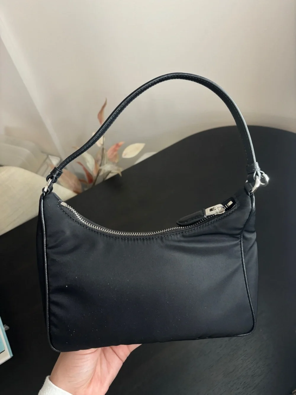 Prada Re-Edition 2000 Zip Shoulder Bag - Picture 4 of 4
